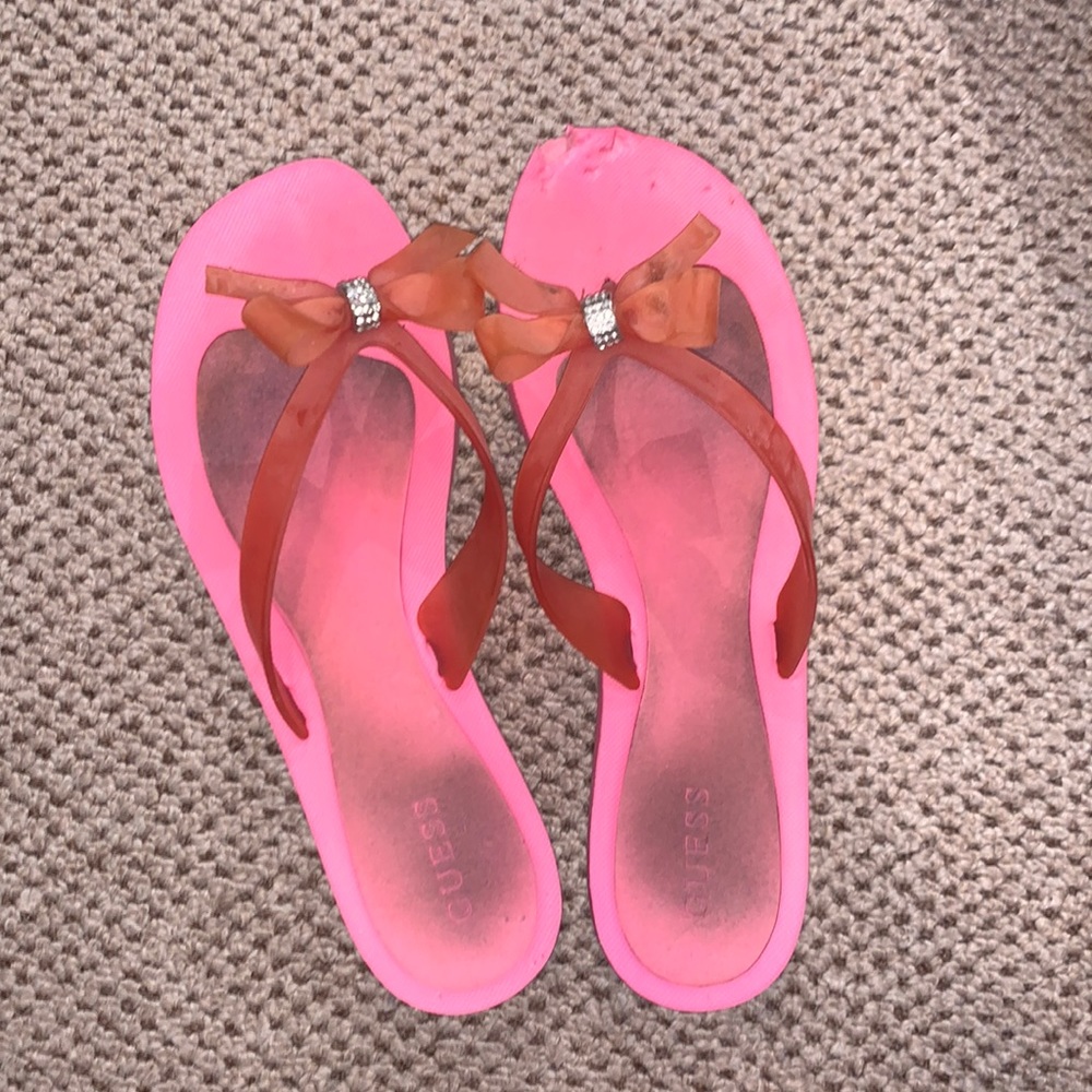 Guess -pink bow flip flop